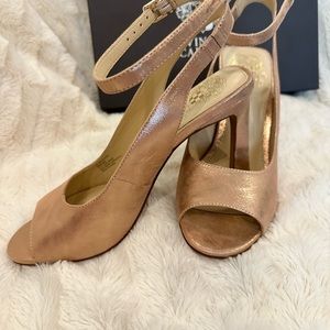 Vince Camuto 9M metallic leather rose gold Brand New in Box